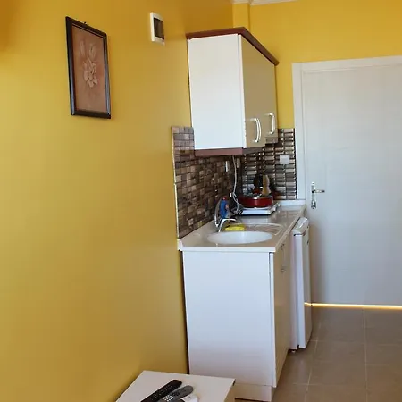 Kerpe Gunes Apart * Kandira